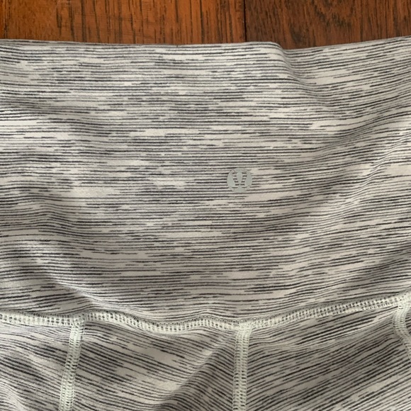 Lululemon Wunder Under Scalloped Hem High-Rise Crop - Picture 4 of 4